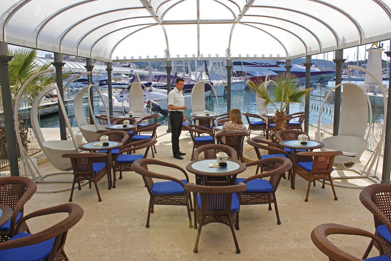 Marina Frapa Resort Rogoznica Exterior photo