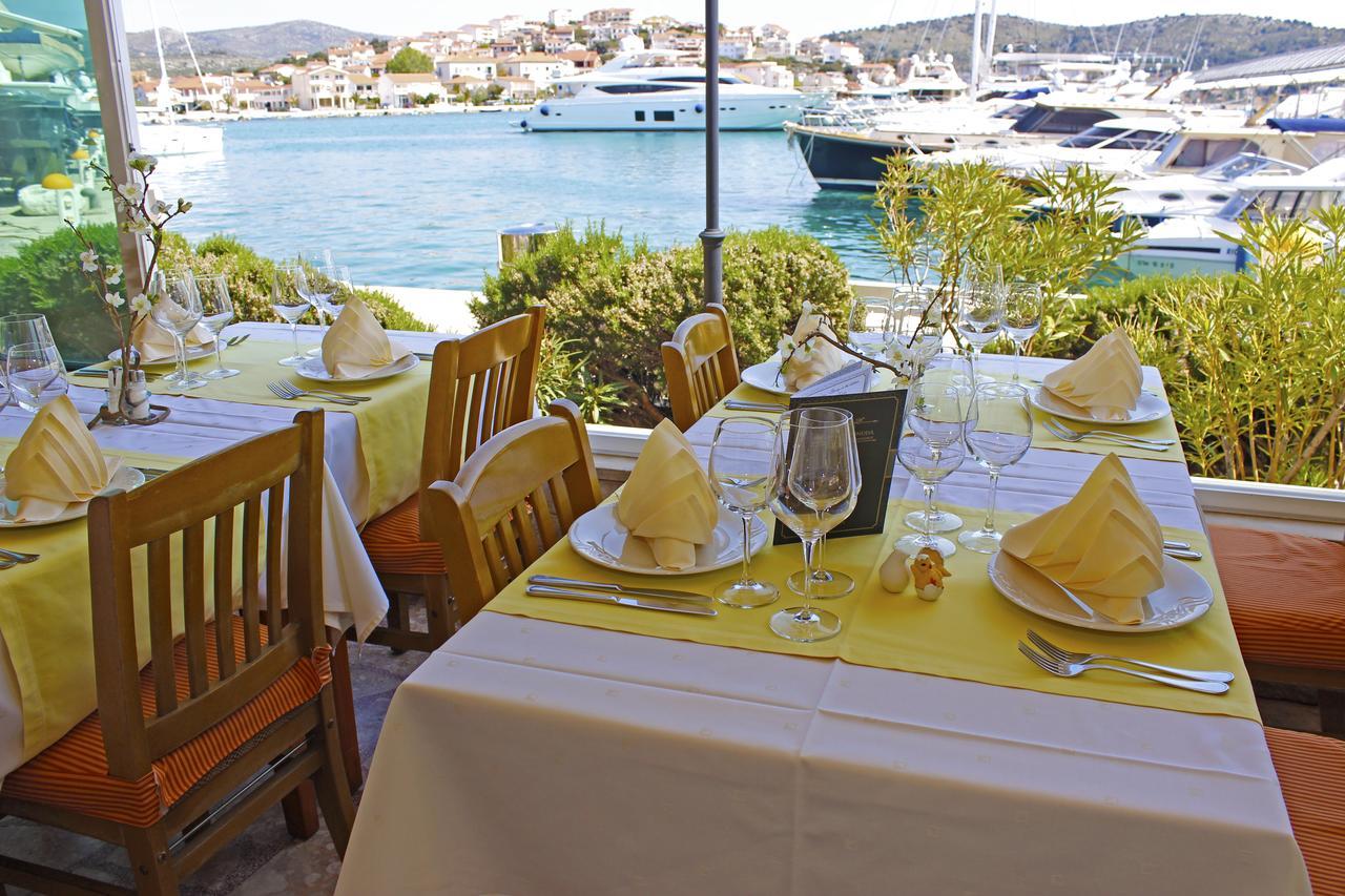 Marina Frapa Resort Rogoznica Exterior photo