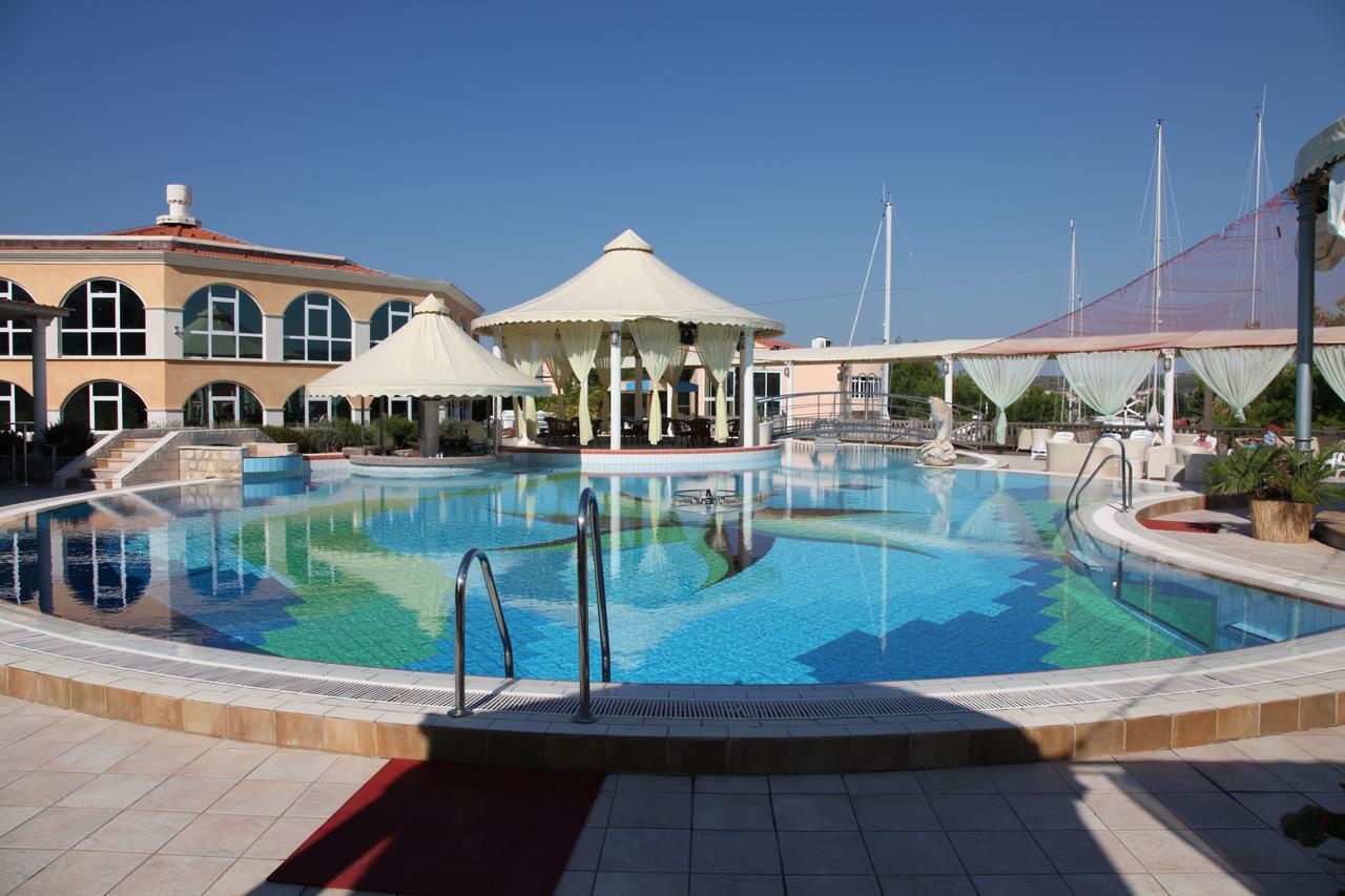 Marina Frapa Resort Rogoznica Exterior photo