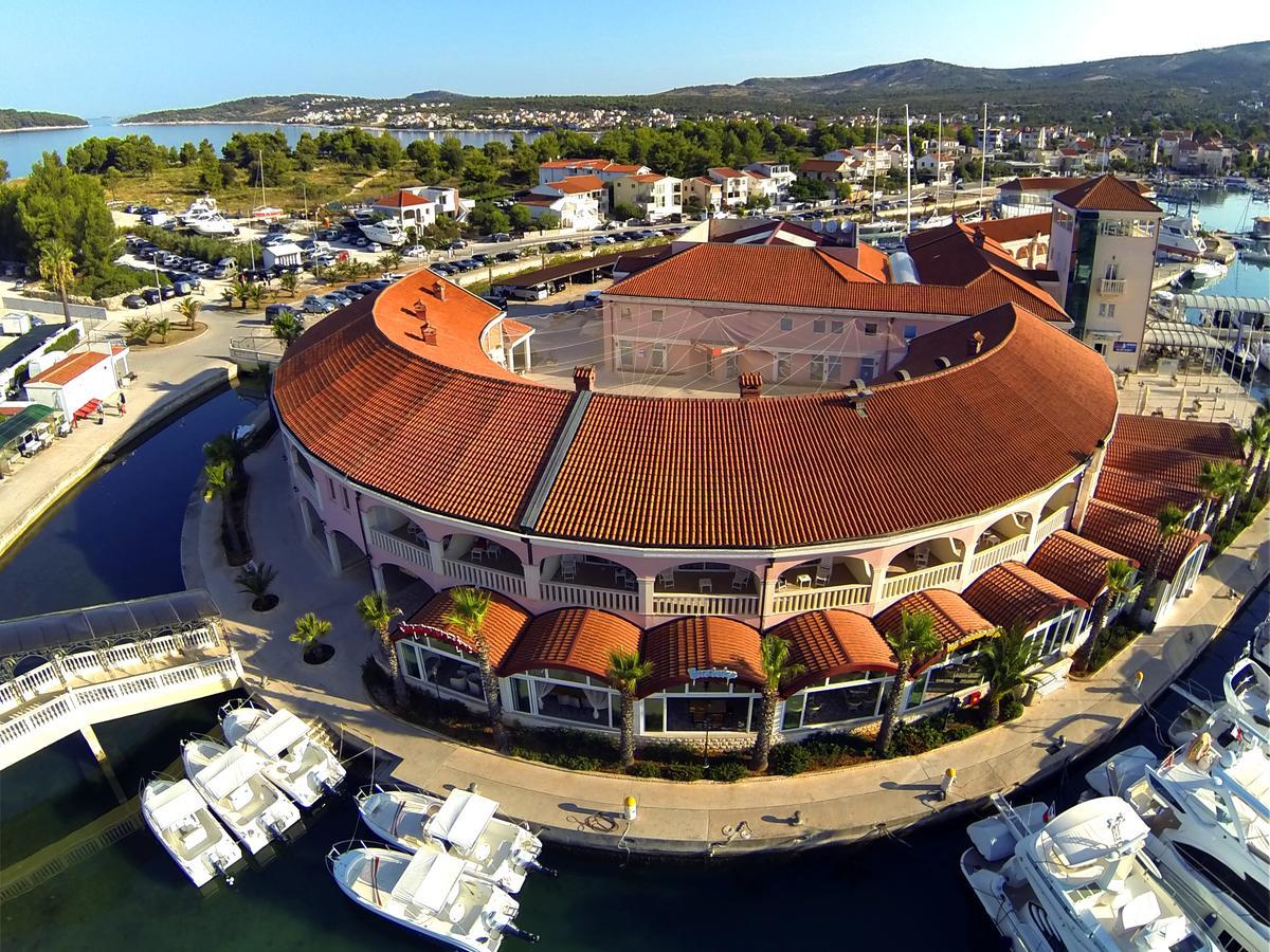 Marina Frapa Resort Rogoznica Exterior photo